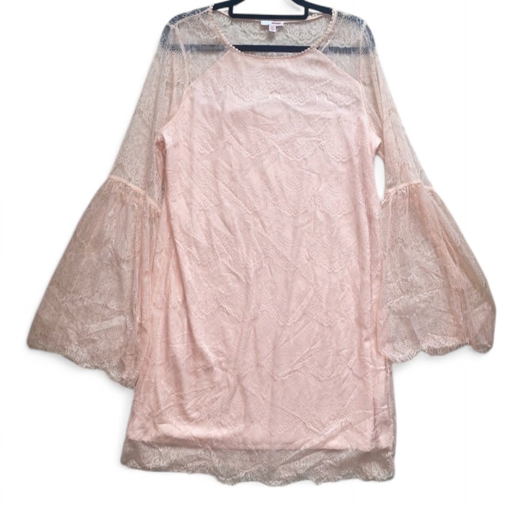 NWT Lace flare sleeve dress